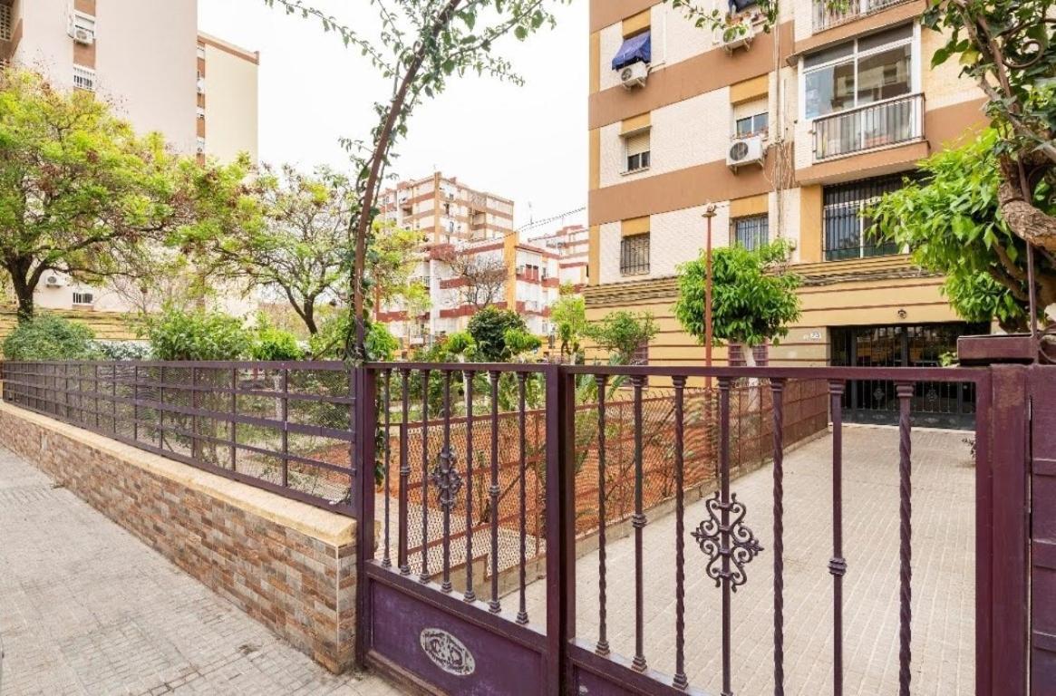 Habitaciones Privadas Con Cama Doble En Sevilla Exterior photo